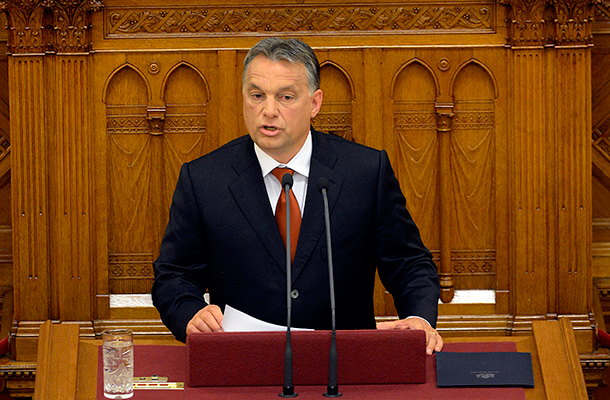  Orbán Viktor miniszterelnök beszédet mond az Országgyűlés plenáris ülésén a Parlamentben, ahol esküt tesznek az új kormány miniszterei 2014. június 6-án
