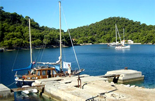 Kikötő a szigeten