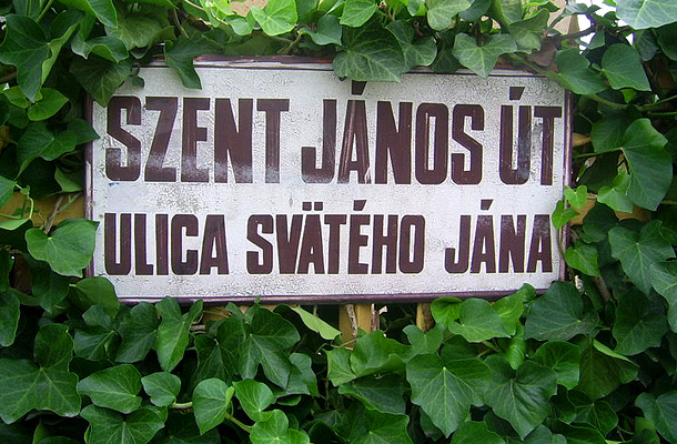 Kétnyelvű utca Dabason