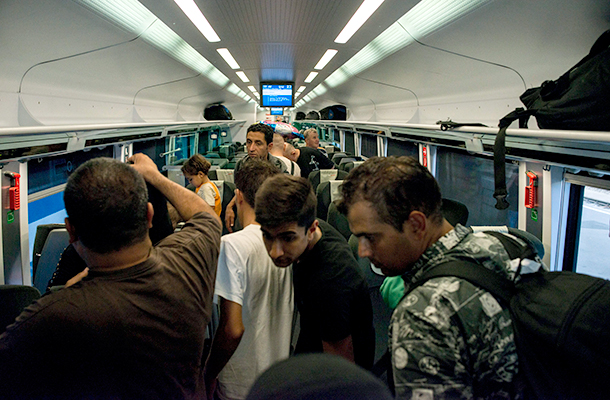  Migránsok egy Münchenbe tartó vonaton a budapesti Keleti pályaudvaron 2015. augusztus 31-én