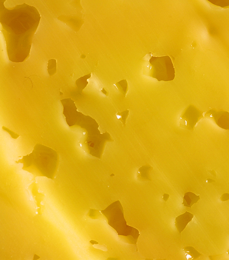  	Sajt - B2-vitamin  	A riboflavinnak is nevezett B2-vitamin szerves molekula. Az anyagcsere-folyamatok optimális működésének biztosításában játszik igen fontos szerepet, emellett segíti az emésztést, a táplálékok megfelelő hasznosítását és energiává alakulását. Kiváló forrása a sajt.