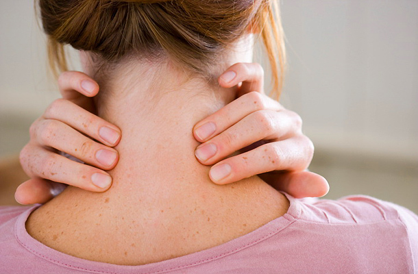 Állandó nyakfájás: 3 lelki ok a háttérben - Egészség | Femina