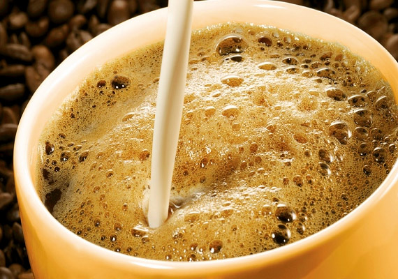 	Sok tejjel és cukorral iszod a kávédat? A fogzománcod nem biztos, hogy örül neki. Legalább annyit tegyél meg, hogy a fogyasztást követően öblítsd ki a szádat tiszta vízzel.