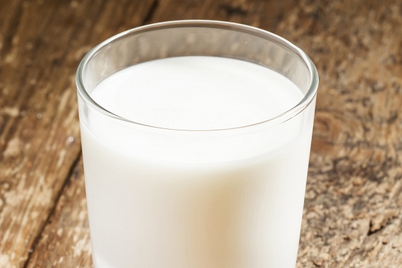 	Ha nem tudsz elaludni, érdemes innod egy pohár meleg tejet, a benne található triptofán nevű anyag ugyanis természetes nyugtatóként hat.