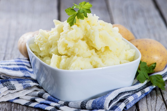 	Ha van egy kis időd elkészíteni, vagy éppen otthon egy kis tartalékod belőle, a krumplipüré elfogyasztása is villámgyors megoldást jelent, csakúgy, mint a nyers krumpliléé.
