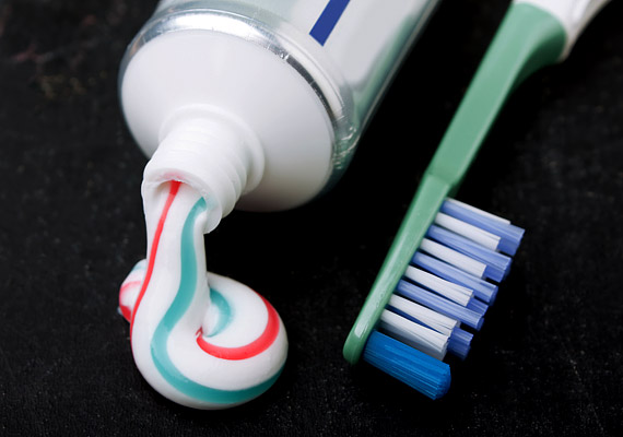 	Egyes fogkrémeket kifejezetten ínyvérzés ellen fejlesztettek ki. Korábbi cikkünkből megismerheted a legjobbakat.