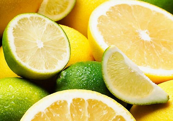 
                        	Érdemes naponta elfogyasztanod egy fél citromot. A savanyú gyümölcs C-vitamin-tartalma, valamint érösszehúzó hatása miatt segíti az íny regenerálódását.