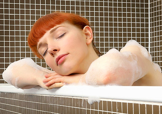 	A vérellátás fokozására a meleg vizes borogatás helyett választhatod a forró fürdőt is.