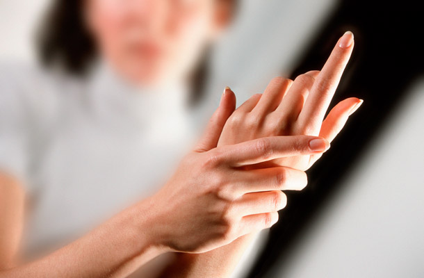 ropogtatás és fájdalom a kezek ízületeiben gyulladáscsökkentő szerek ízületi fájdalomra