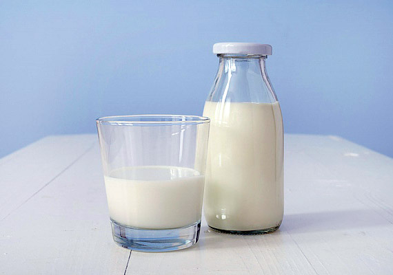 
                        	A megfelelő kalcium- és D-vitamin-bevitel nemcsak a csontritkulás, de a mellrák kockázatát csökkentheti. Sok kalcium található a tejtermékekben, brokkoliban, levélzöldségekben.