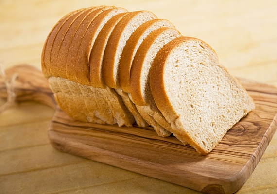
                        	100 g fehér kenyérben 1,51 g só található, ami 1 kg-os kiszerelésben már 15,1 grammot jelent.
