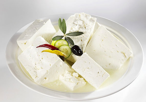 	A zsírok mikrotápanyag-tartalma a nullával egyenlő. A zsíros sajtok zsírtartalma 45% fölött van. Ne vidd túlzásba a fogyasztásukat!