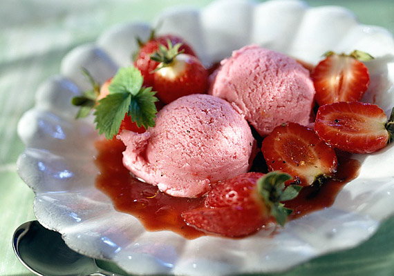 	Egy adag fagyasztott gyümölcsből és egy kevés friss joghurtból egészséges, fogyókúrabarát fagylaltot készíthetsz.