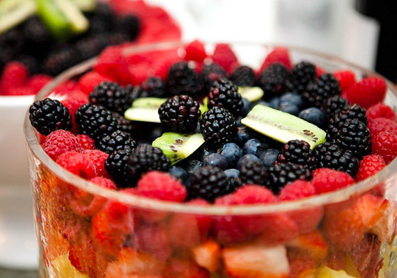 	Egy friss gyümölcssaláta elűzi az édesség utáni sóvárgást, rostjai pedig segítik a könnyebb és gyorsabb emésztést.