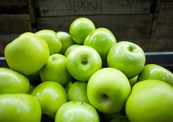 
                        	Kevésbé ismert, de gazdag telítetlenzsírsav-forrás az alma, csak ne hámozd meg: a jó zsírok nagy része a héjában található.