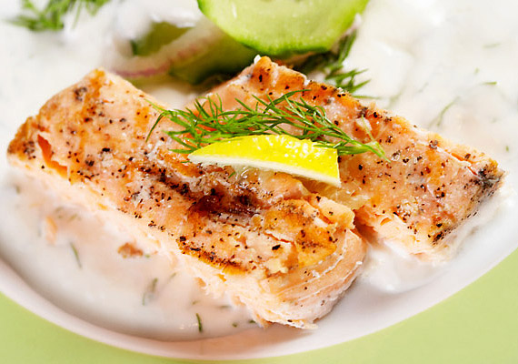 
                        	A tengeri halak - például a lazac vagy a makréla - kiváló forrásai az omega-3 zsírsavnak.