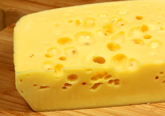 	A sajt remek fehérjeforrás, az pedig közismert tény, hogy minőségi fehérjék beépülése nélkül a test a fogyókúra során nem zsírt, csupán izmot veszít.