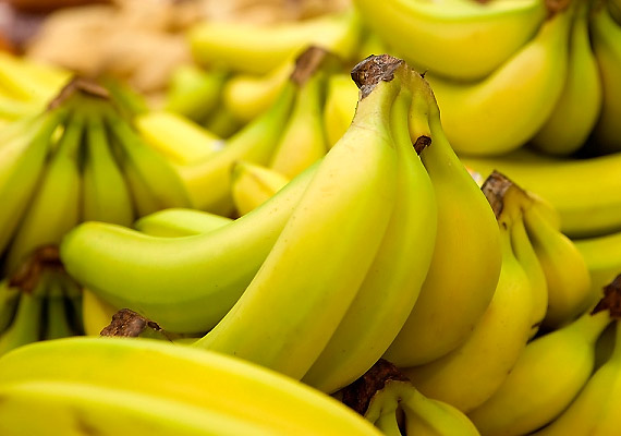 	Bár a banán alapvetően egészséges táplálék és biztos B-vitamin-forrás, a fogyókúrádat nem feltétlenül segíti elő, ugyanis lassítja az anyagcserét.