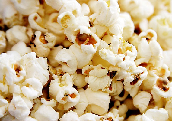 
                        	A popcornról azt gondolhatod, a sós nassolnivalók közül ez tekinthető leginkább bocsánatos bűnnek, ám a kukorica erősen savasít.