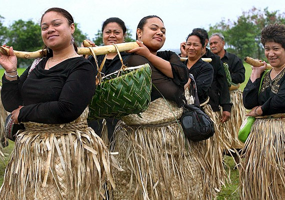 	A szintén csendes-óceáni Tonga-szigeteken a szépség egyértelműen a méret függvénye. A 114 ezres felnőtt lakosságból 100 ezren túlsúlyosak.