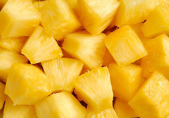 	Az ananász az egyik legjobb negatív kalóriás étel, hála magas rosttartalmának. Elégetése több energiát kíván, mint amennyit a gyümölcs tartalmaz.