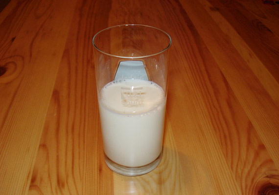 	A 2,8%-os tejből körülbelül 1,5 deciliter tartalmaz 100 kalóriát. Az alacsonyabb zsírtartalmú, 1,5%-os esetében kicsivel több, mint 2 deciliter szükséges ehhez az energiamennyiséghez.