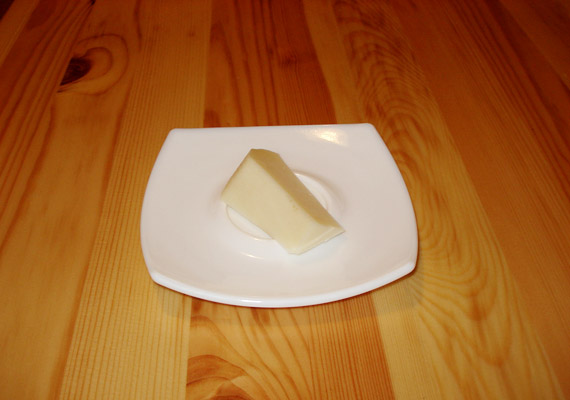 	A tejtermékek energiatartalma meglehetősen magas. Körülbelül 26 gramm trappista sajt tartalmaz 100 kalóriát.