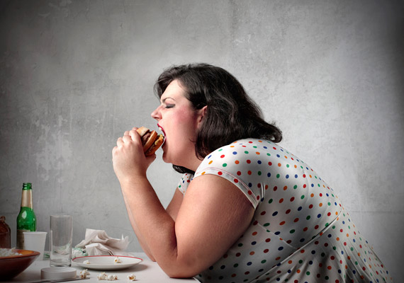 	A túlsúlyos emberek habzsolása olyan hatásos fotótéma, ami sokaknak elveszi a kedvét az újabb kalóriák bevitelétől.
