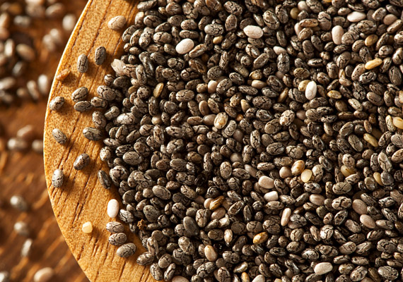 
                        	A chia magot könnyebb lesz megkülönböztetni a többi gabonafélétől sötét színének köszönhetően. Elsősorban úgy támogatja a diétád sikerét, hogy az ételekhez adva növeli azok tömegét, rosttartalmát, miközben kalóriatartalmuk változatlan marad. Tudj meg többet róla!