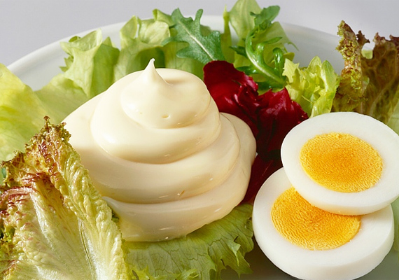 	A tojásos és majonézes előrecsomagolt saláták a szalmonella melegágyai, ezért a szoptatás alatt függeszd fel a fogyasztásukat.