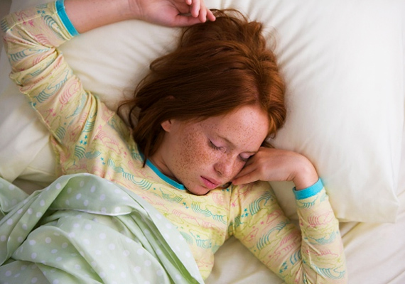 	A kevés vagy felületes alvás megviseli a fejlődésben lévő szervezetet, így a gyerkőc ingerlékenyebbé válik.