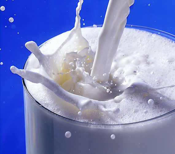 	Egy norvég tudós feltételezése szerint a köztudatban egészséges táplálékként élő tej rendszeres fogyasztása is hajlamosíthat a hiperaktivitásra, legalábbis közvetetten.