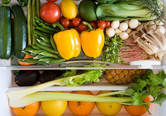 
                        	A hűtőbe mosatlanul bepakolt zöldségek és gyümölcsök is nemkívánatos vendégeket hagynak maguk után. Ezért is fontos, hogy rendszeresen takarítsd a hűtőt, akkor is, ha tisztának tűnik.