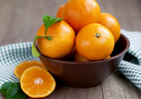 	A narancsból egy szem 50 milligramm C-vitamint tartalmaz. 100 grammra kivetítve 45 milligramm C-vitamin van a narancsban.