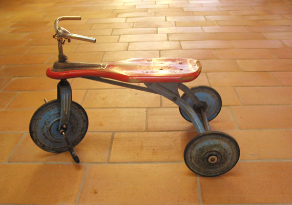 
                        	A kis tricikliddel, ha volt, biztosan te is szívesen jöttél-mentél az udvaron vagy a parkban.