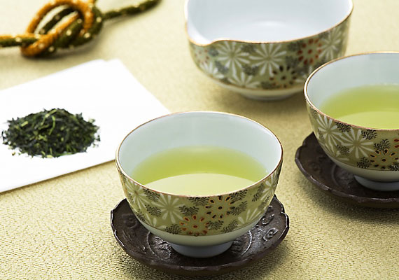 	A zöld tea gazdag antioxidánsban, ám várandósan csak akkor fogyaszd, ha alacsony a vérnyomásod, ellenkező esetben ugyanis hipertóniát okozhat.