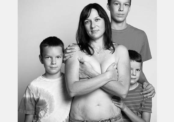 	A fotózott nők eldönthették, szeretnék-e, hogy kisbabájuk vagy gyerekeik rajta legyenek a fényképeken.