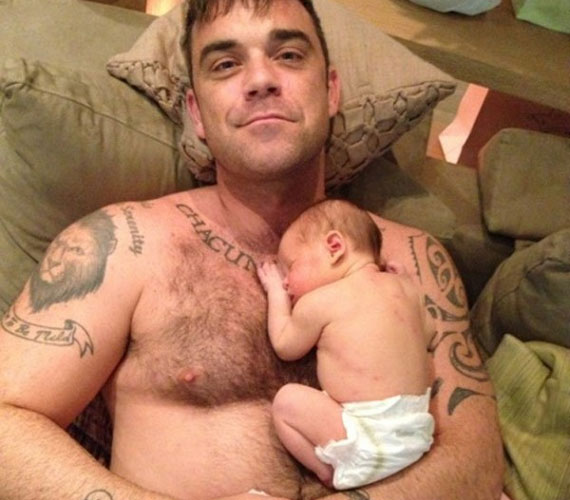 	Robbie Williams szeptemberben lett apa, kislánya Theodora, az anyuka pedig Ayda Field.