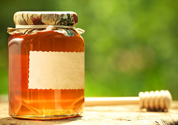 	A mézet is használhatod bőrfeszesítőként, joghurttal keverve ideális.