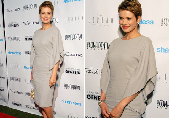 	Osvárt Andrea a 2011-es Emmy-gálára is meghívást kapott. A 32 éves sztár a szolid elegancia mellett döntve egy zárt, denevérujjú ruhában lépett a vörös szőnyegre.