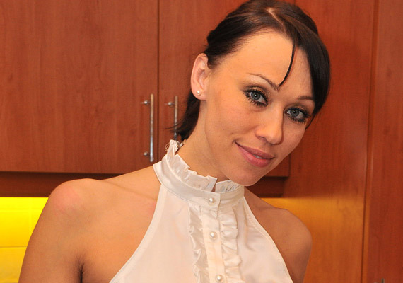  	A színésznő-énekesnő Gallusz Niki az RTL Klub Reggeli című műsorában nyíltan beszélt leszbikus kapcsolatáról.