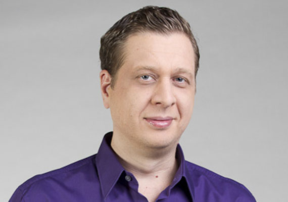 	Bognár Tamás jellegzetes, öblös orgánumával a TV2-n 1998 óta hódít.