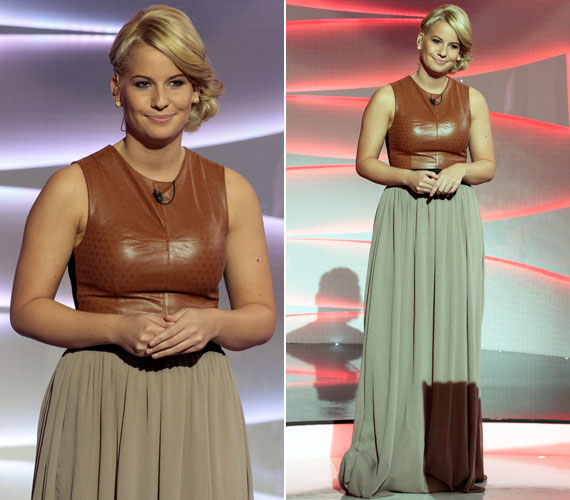 	A női műsorvezető, Mádai Vivien egy bőr és muszlin kombinációjából készült alkalmi ruhában állt a kamerák elé.
