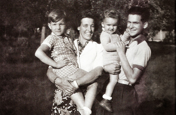 Bujtor István, Frenreisz Károly és Latinovits Zoltán édesanyjukkal, 1948-ban