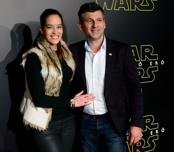 	A TV2 műsorvezetője, Kárász Róbert szerelmével, Rózával vett részt a Star Wars magyarországi premierjén.