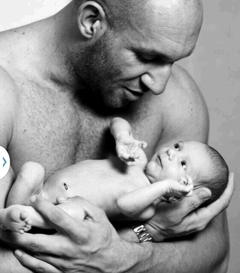 	Berki Krisztián	Az egykori Fradi-vezér első gyermeke 2013. október 29-én született meg, és a Natasa Zselyke nevet kapta. A büszke apuka a születés után pár nappal már ki is tette az első közös fotót a Facebook-oldalára.