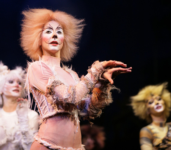 
                        	A 31 éves színésznő a Szegedi Szabadtéri Játékokon a Macskák című musical-ben egy másik állat bőrébe bújt.