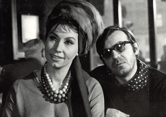 	Az 1965-ös Nem játékfilmben a 34 éves Schubert Éva. Olyan filmekben csillogtathatta meg tudását a '60-as években, mint a Csárdáskirálynő, Lila akác vagy a Kakuk Marci.