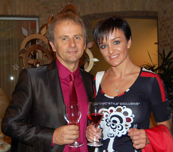 
                        	Pintácsi Alexandra és Bogdán Csaba idén júniusban ünnepelték 13. házassági évfordulójukat, az első csók pedig kereken 20 éve csattant el közöttük. 