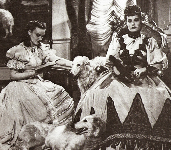 	Az 1940-es Erzsébet királynő című filmben egy másik filmes ikonnal, Karády Katalinnal.